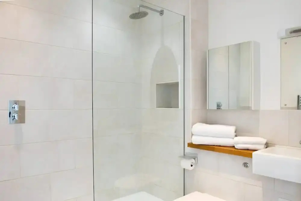 Modern 2 Bedroom Clapham Apartment With Large Terrace