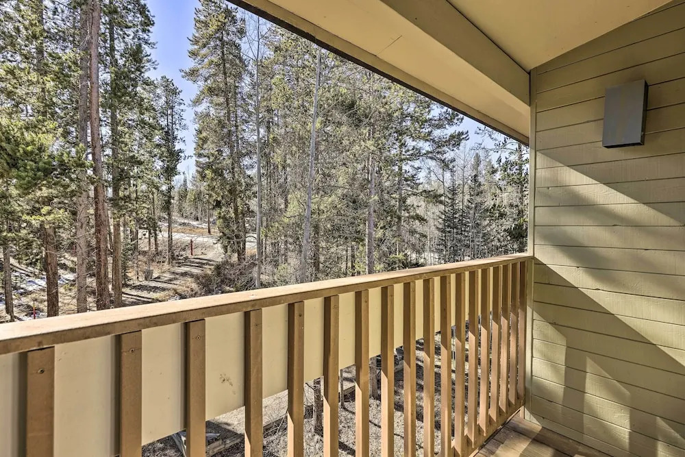 Cozy Winter Park Condo, Walk to Ski Shuttle!