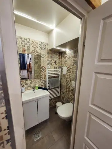 Economy Rooms and Apartments