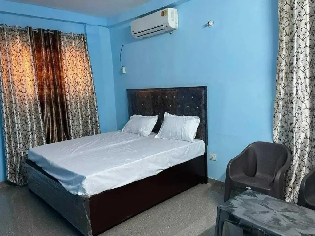 Spot On 88657 Hotel Dazi Star