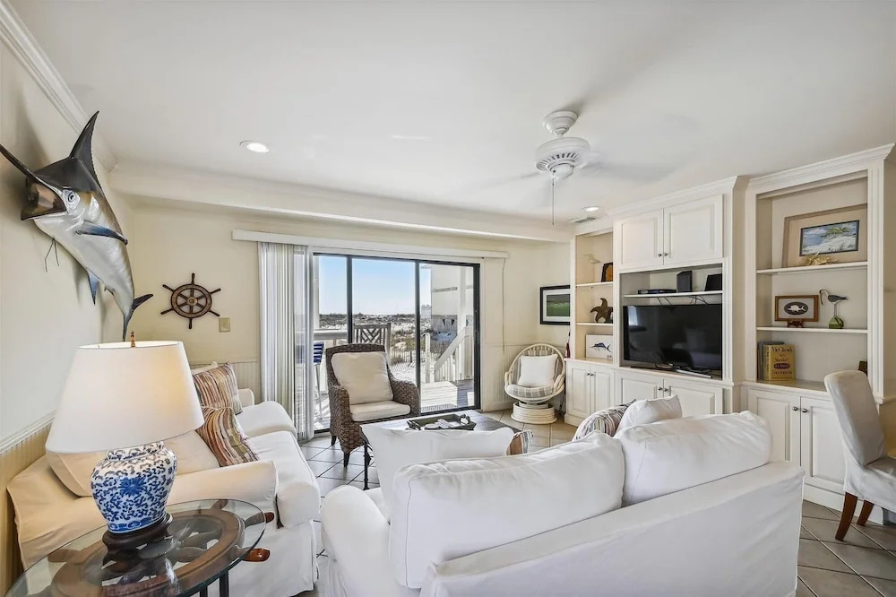 SPC 1136 is a Beachside 2 BR That is Pet Friendly by Redawning