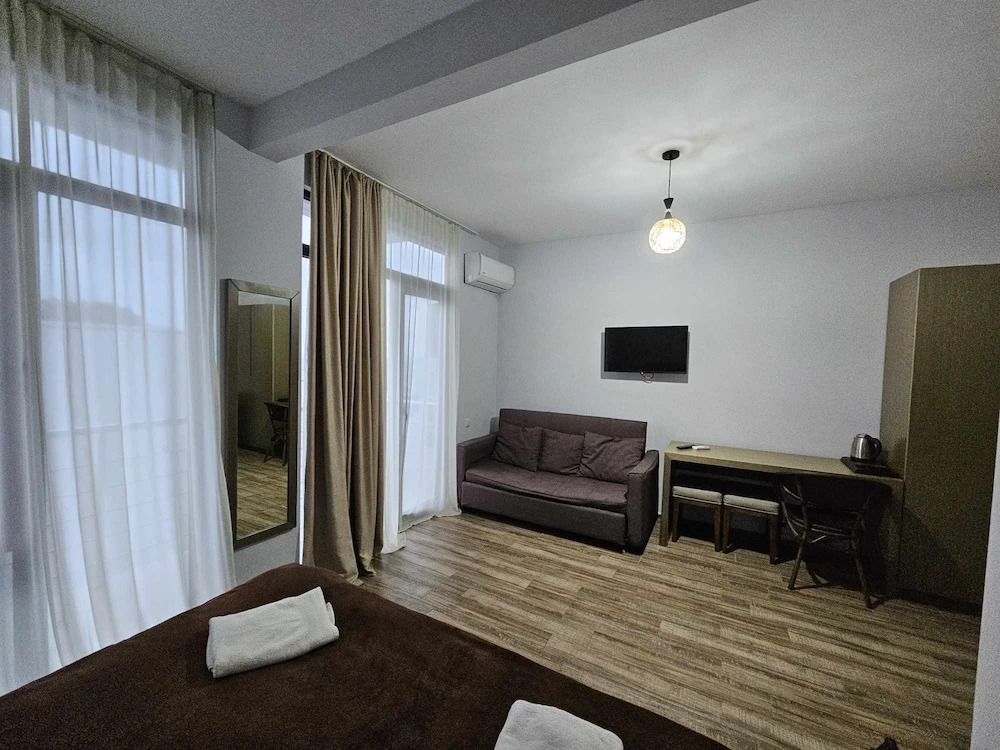 Отель IVERI BEACH