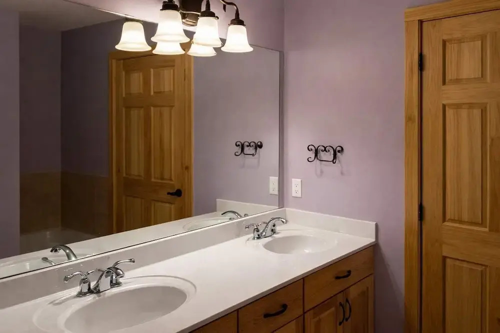 Minocqua Lake Condo B7- 2 Story Rustic Town Home