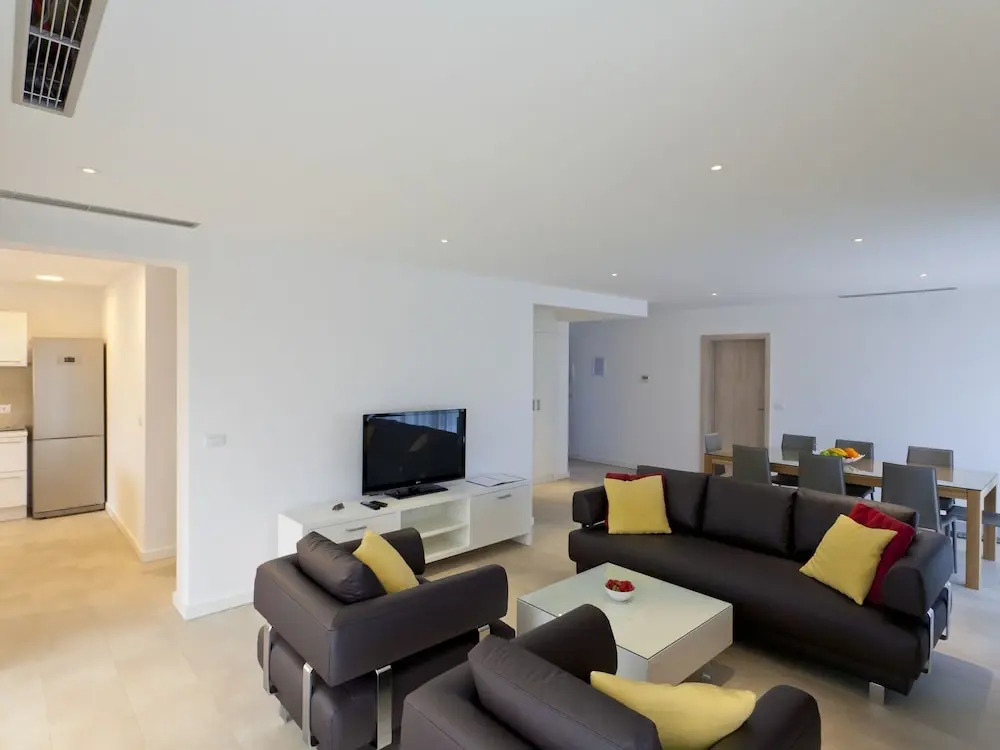 Villa in Novigrad With Pool & Rooftop Terrace