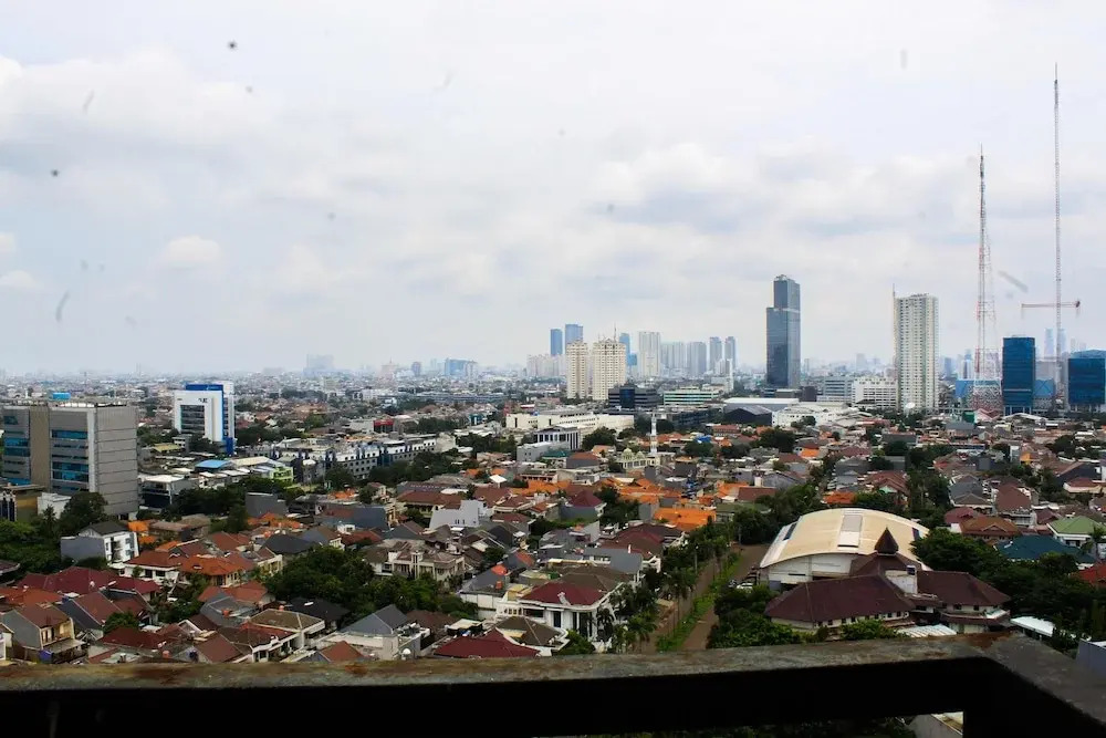 Modern 2BR Apartment Puri Park View for 4 Pax By Travelio