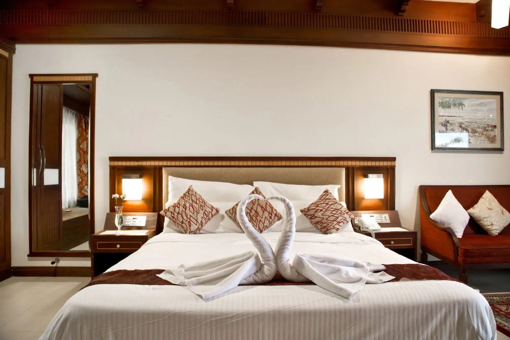 Sterling Lake Palace Alleppey
