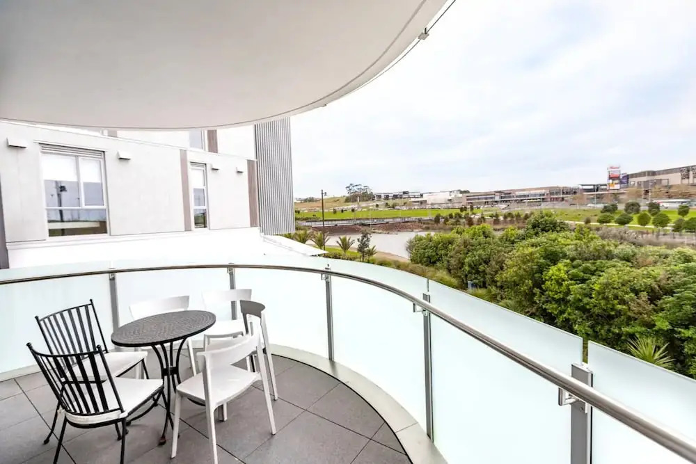 Large Four Bdr Apartment - Walk to Mall/stadium