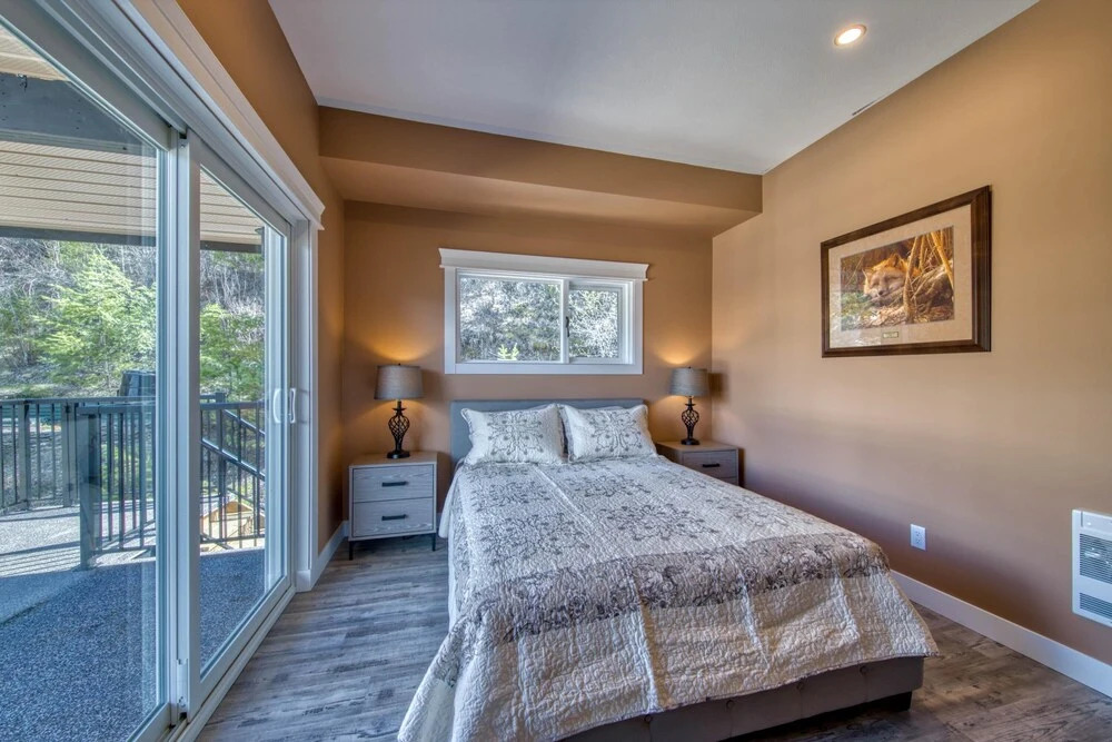 Semi-lakefront Luxury Blind Bay - Spring Specials! 2 Bedroom Cottage by RedAwning