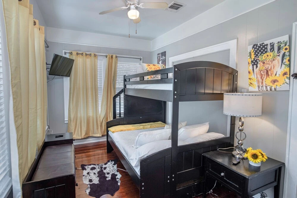 Stunning 3 BR Home Near DT Alamodome - Riverwalk
