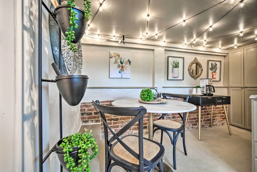 Cozy El Paso Studio w/ Patio ~ 5 Mi to Utep!