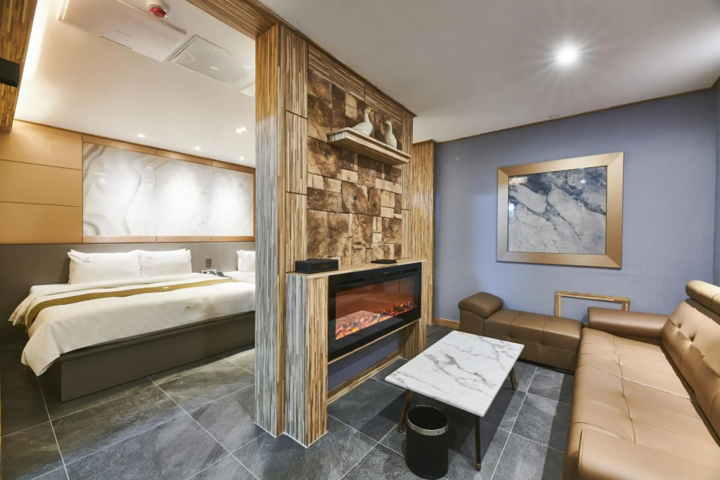 Aura Tourist Hotel