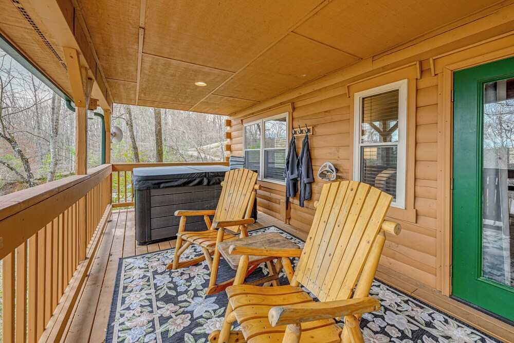 Mtn-view Bryson City Cabin: 1 Mi to Deep Creek