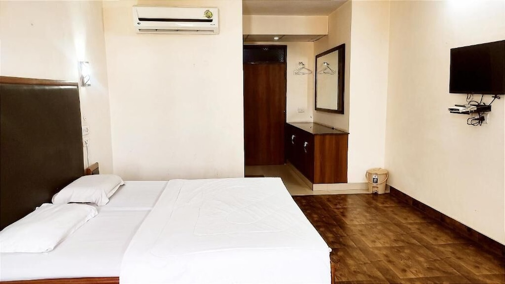 HOTEL INTERNATIONAL - Adjoining INDO Canadian Transport & ISBT Jalandhar City - Corporate, Families, Solo Travellers, Couples Favorite
