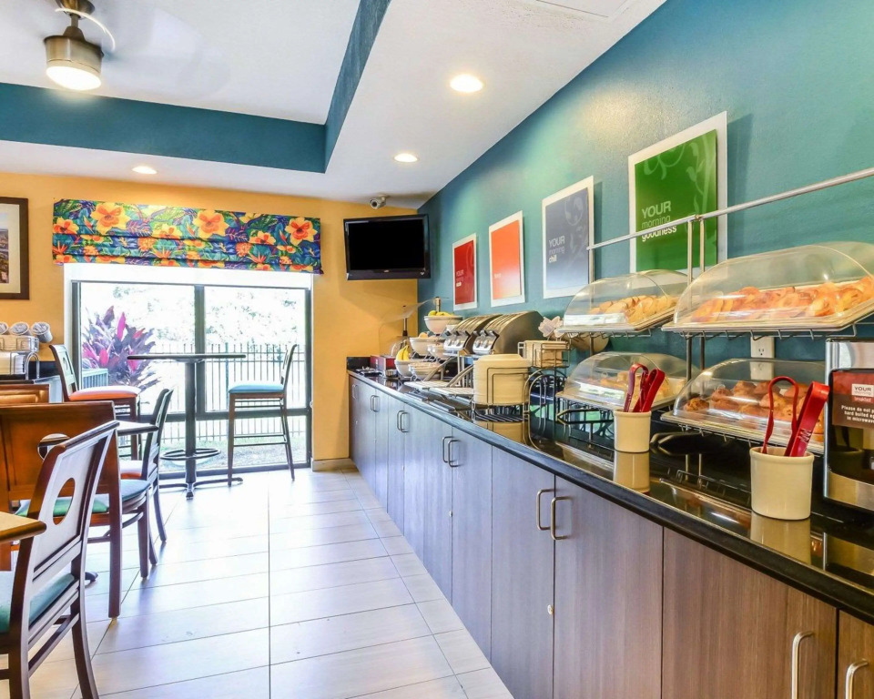 Comfort Suites Tampa - Brandon