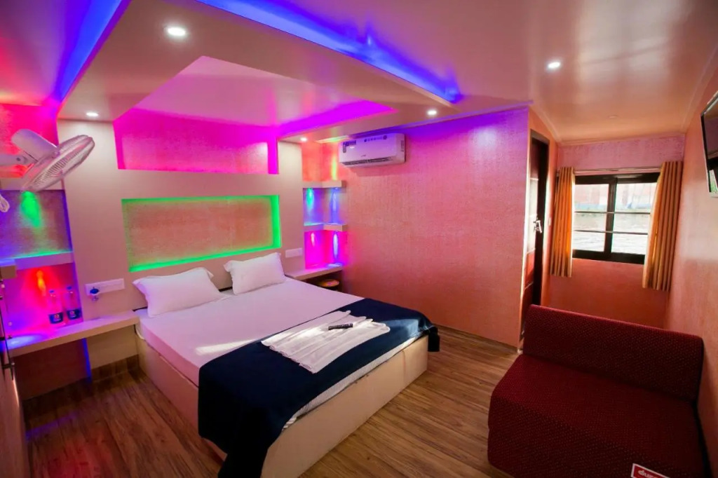 Harmony Houseboats