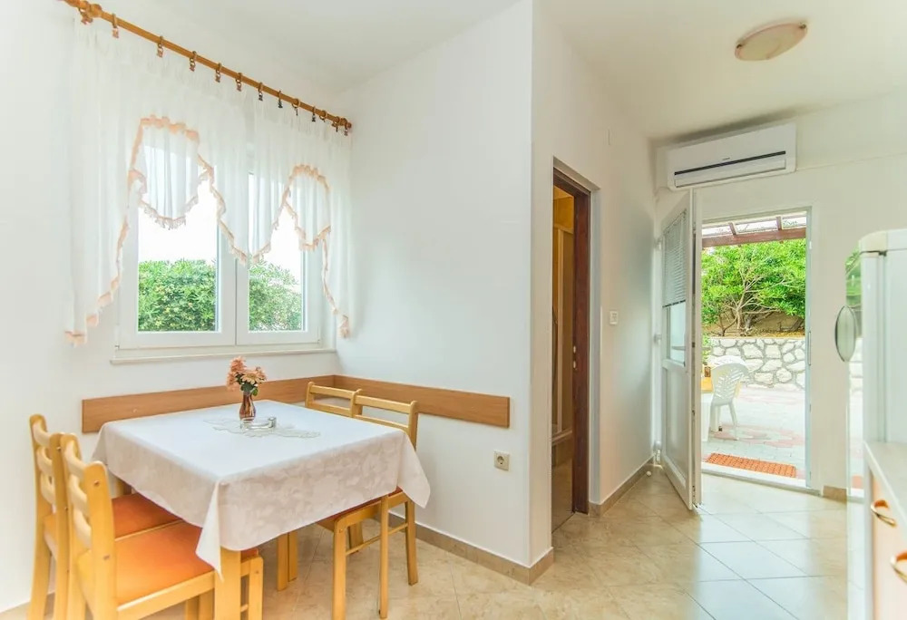 Apartments Valentić 1304