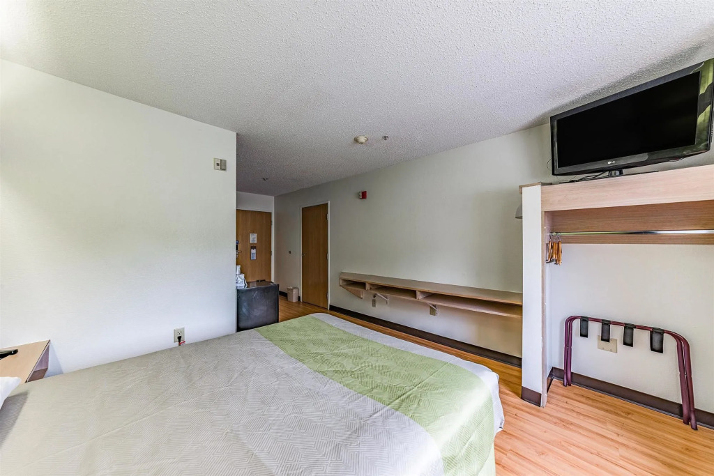 Motel 6-Charlotte, NC - University