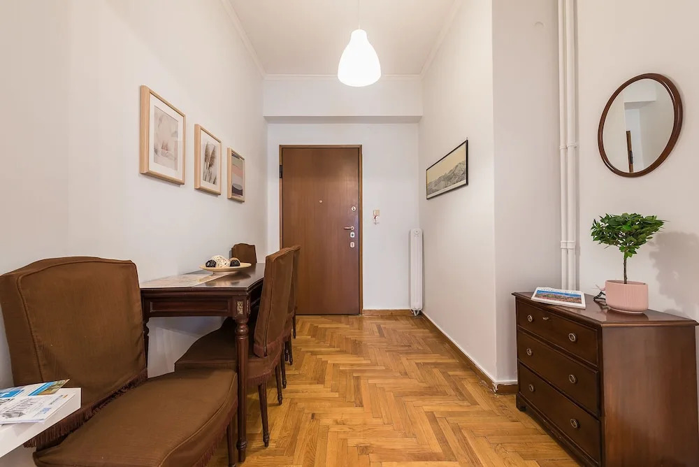 Elegant Koukaki Apartment  by Cloudkeys