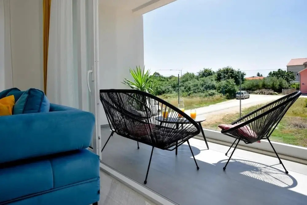 Villa La Perla with pool