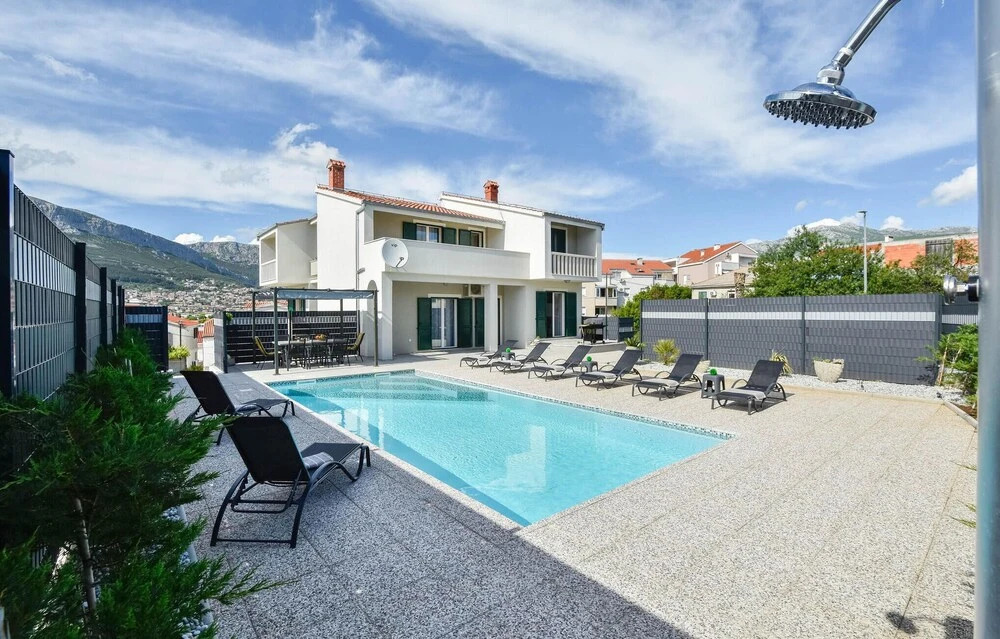 Awesome Home In Solin