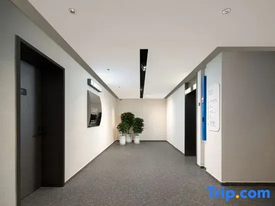 Lanzhou Station IFCC Global Center Light Residence Hotel