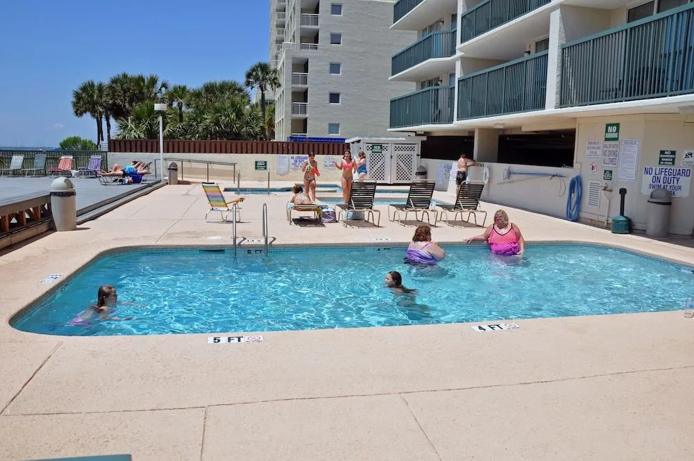 Ashworth 1402 3 Br condo by RedAwning