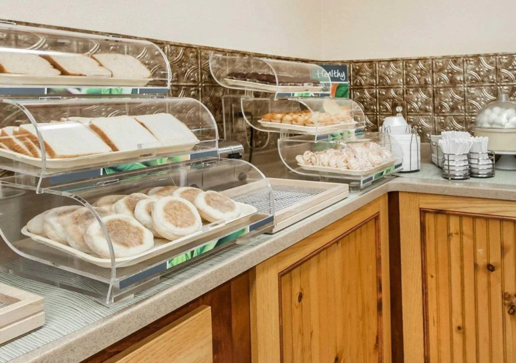Quality Inn & Suites at Dollywood Lane