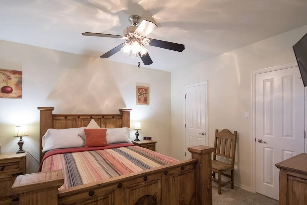Lakeside Haven 3 Bedrooms 2.5 Bathrooms Townhouse