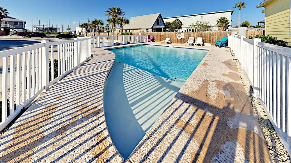 Las Olas Townhouse 3 Bedrooms 2 Bathrooms Townhouse