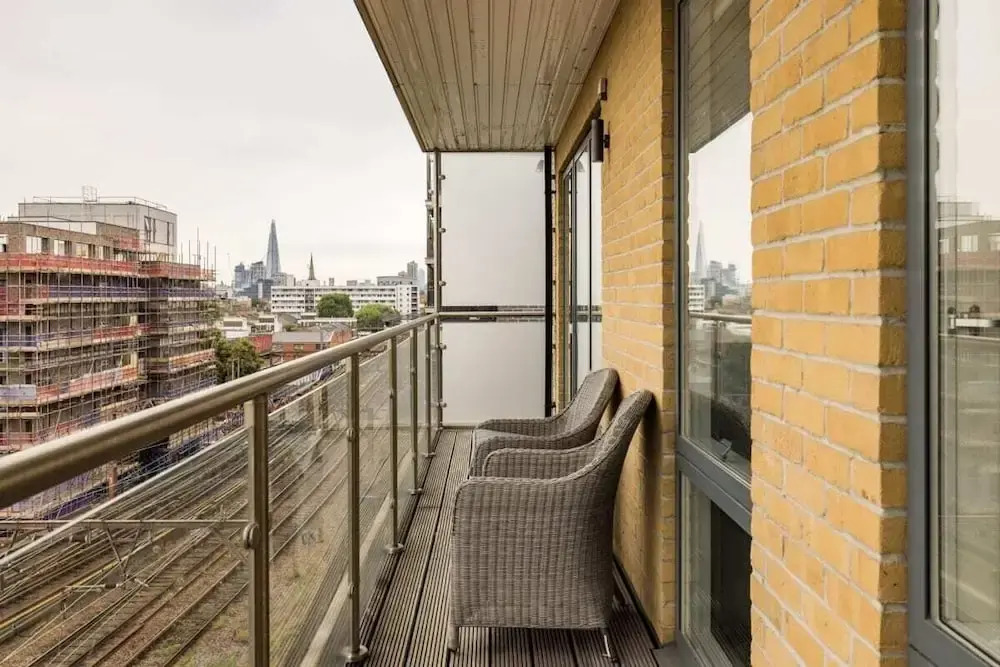 The Limehouse Classic - Endearing 2BDR Flat with Balcony