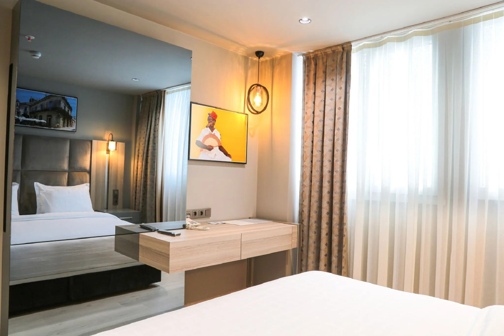 Pasaport Pier Hotel
