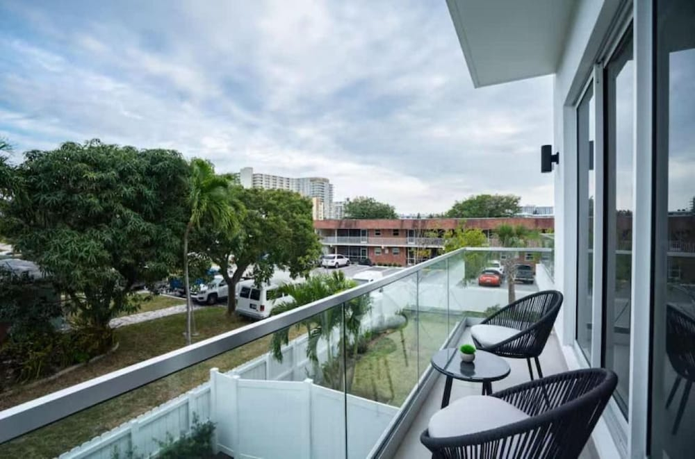 Villa 3 Min Walk to Beach Pool