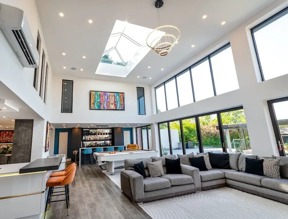 5 Bed Villa-Sleeps 10-Hot Tub-Bar & Pool table