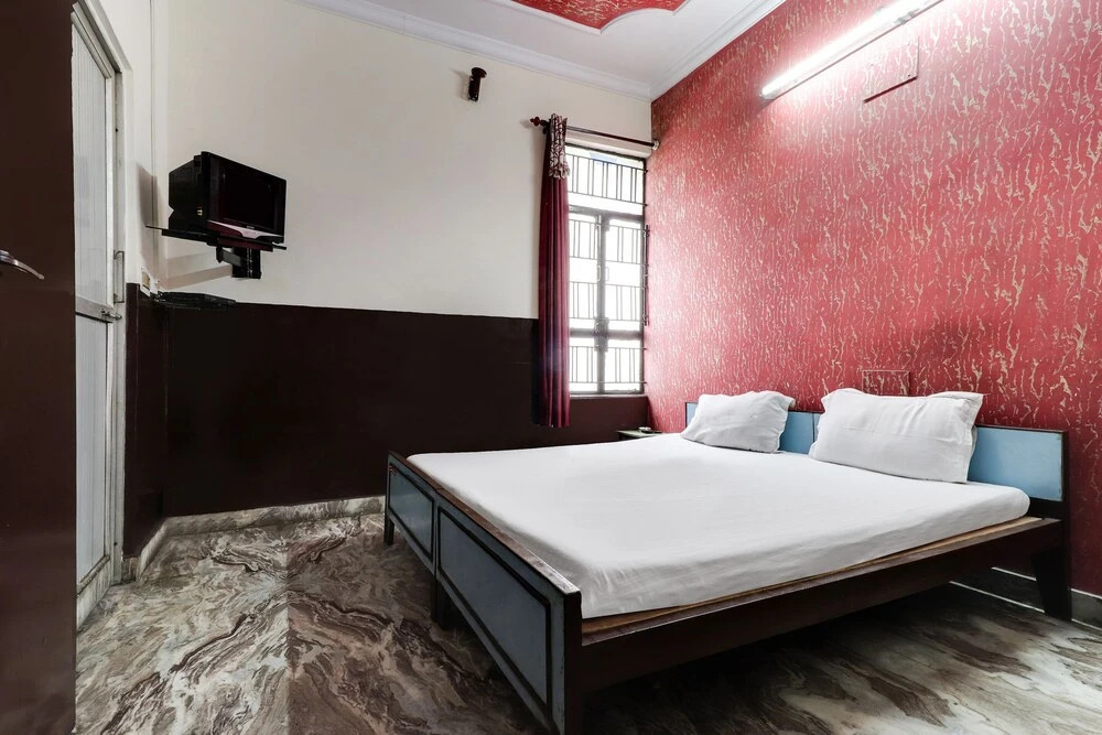 Hotel Sunny by OYO Rooms