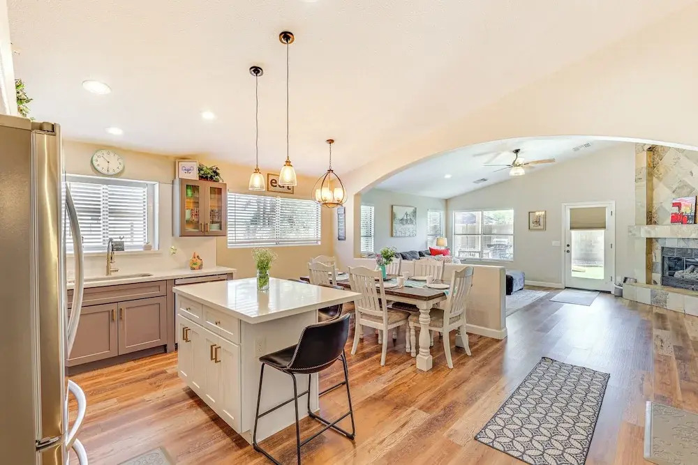 Centrally Located Gilbert Home: Patio & Grill!
