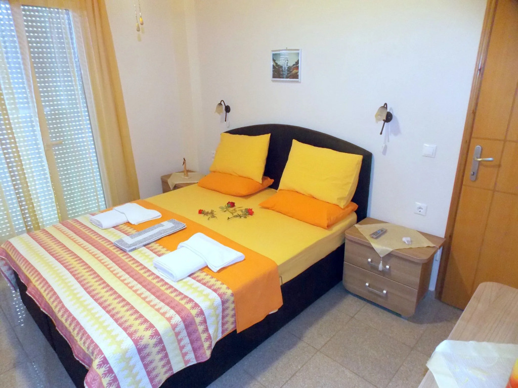 Nikos Apartments
