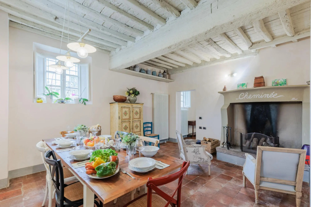 Badia Farmhouse in Badia Cantignano