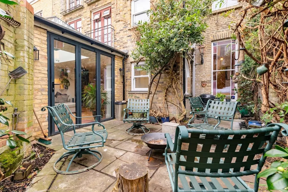Beautiful Two Bed Abode In South West London
