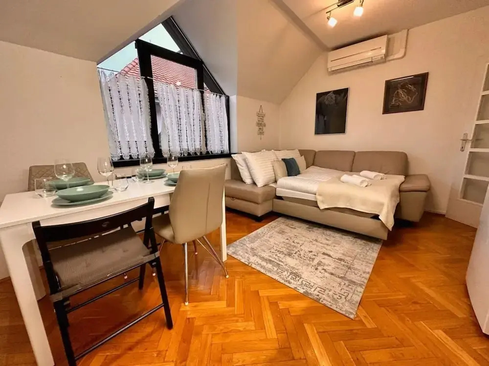 Charming City Loft Apartment With Free Parking