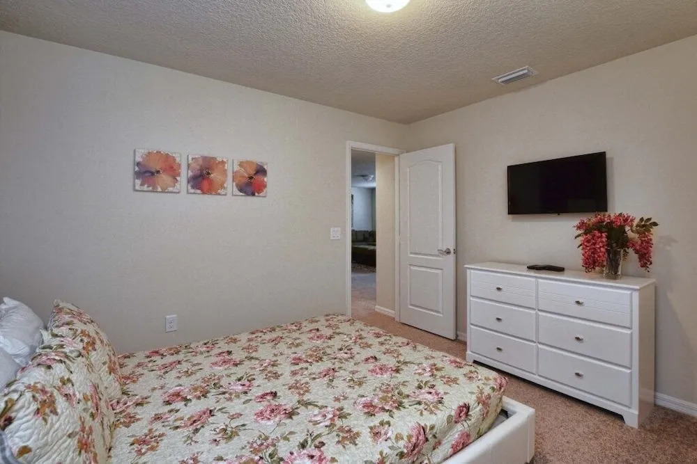 Windsor at Westside-6 Bedrooms House W/pool-3700ww Home
