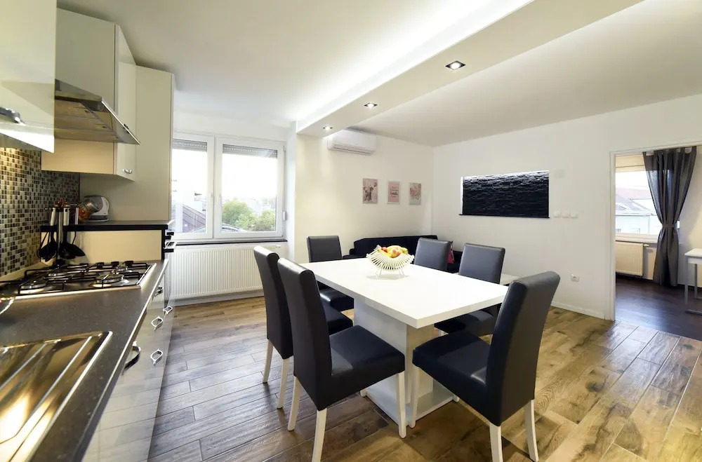 "D&M" Studio Apartments