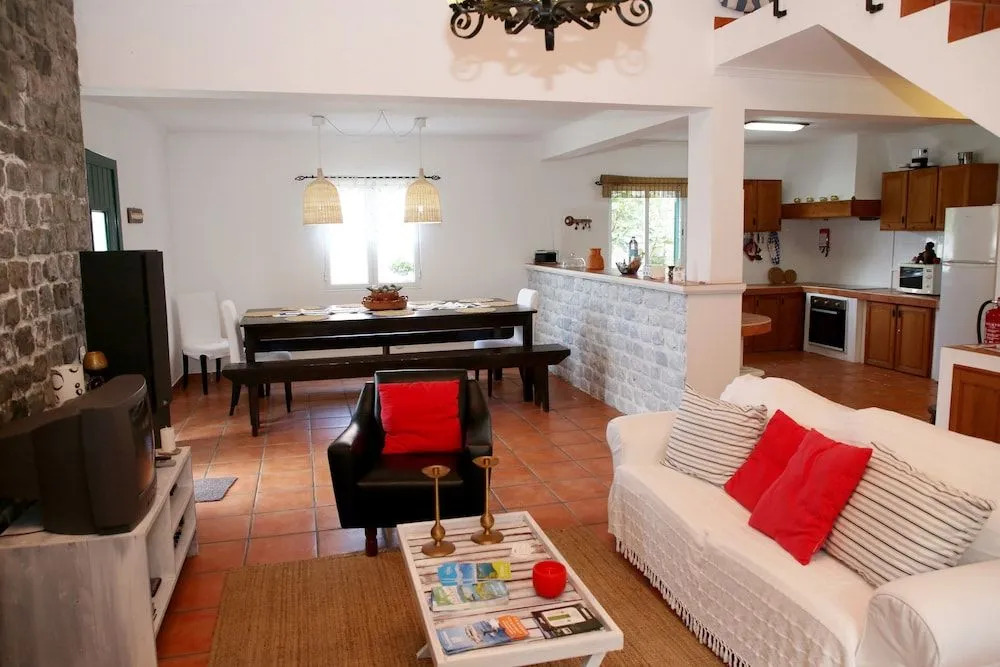 Casa da Uva-Mosteiros Vineyards House-Heated swimming-pool