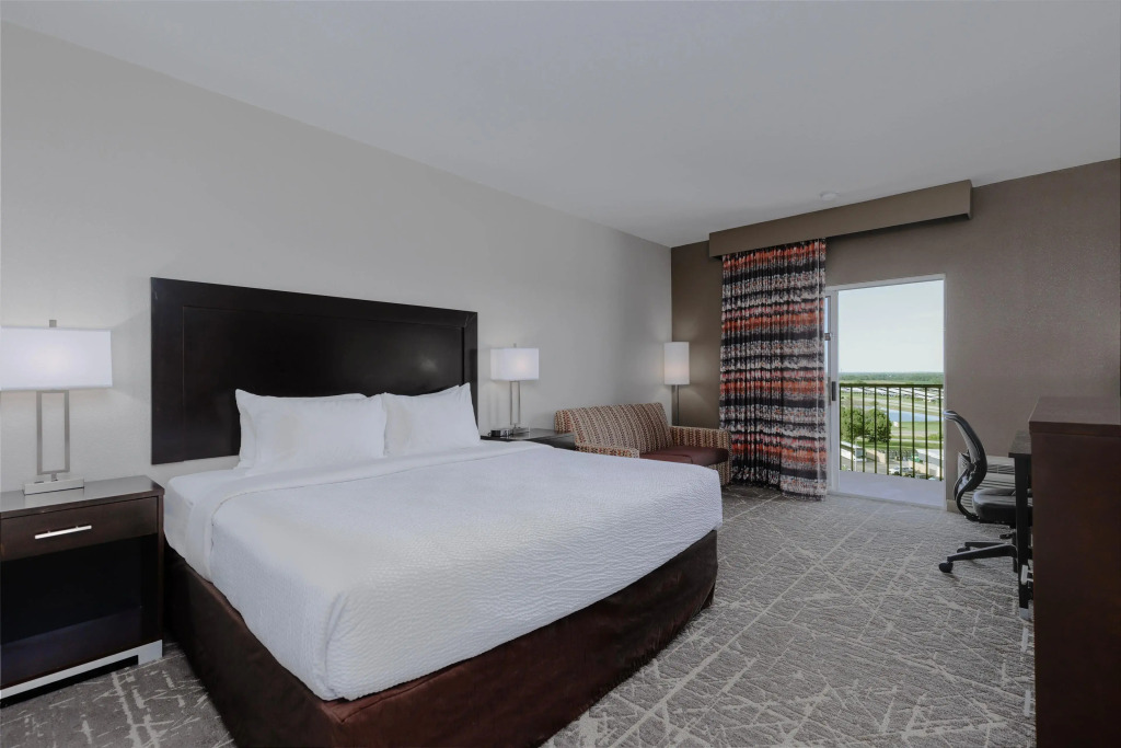 Orangewood Inn & Suites Kansas City Airport