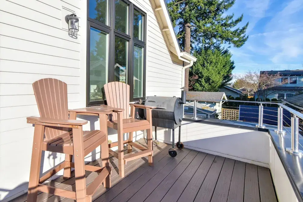 2-story Guesthouse w/ Private Deck in NE PDX