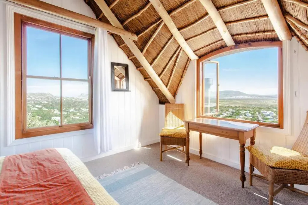 Beachscape- Waves,Views & WIFI - Noordhoek's best!