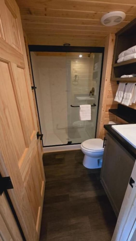 Luxury Cabin with Forest View 7B