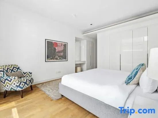 Stylish 2BR + M | Pool with Burj Khalifa Views