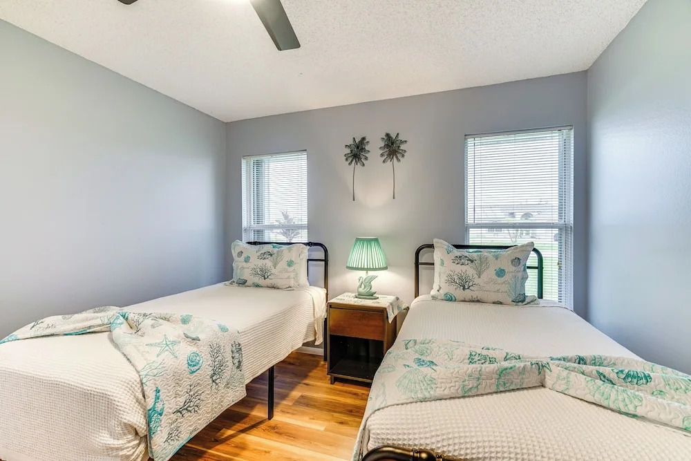 Canalfront Cape Coral Home: Fish, Swim & Lounge!