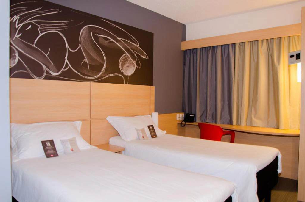 Ibis Porto Alegre Assis Brasil - Estacionamento Gratuito para hospedes
