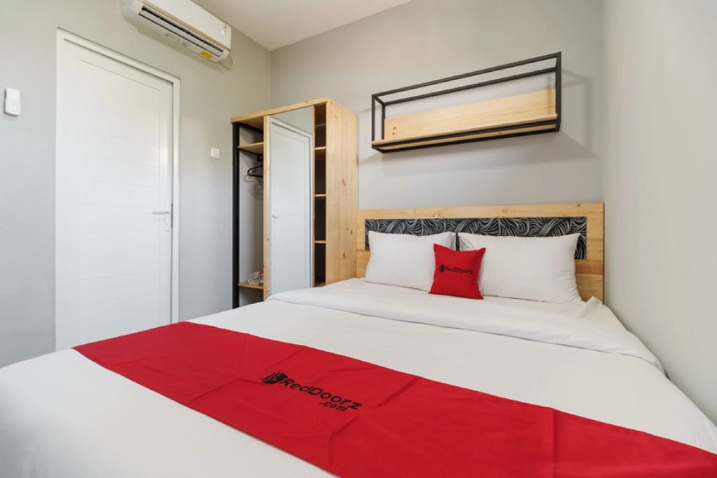 RedDoorz near Plaza Atrium Senen